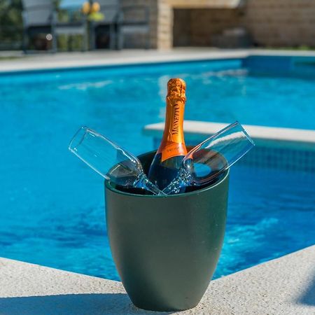 Poolincluded - Holiday Home Maslina Lisane Ostrovicke Eksteriør bilde